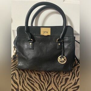 Michael Kors Black
Classic Satchel